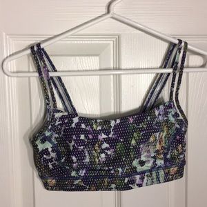 Lululemon sports bra size 6